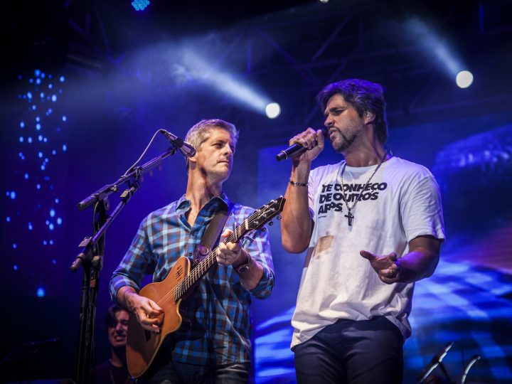 Victor & Leo apresentam show inédito da turnê “Na Luz do Som” no dia 08 de junho em Curitiba