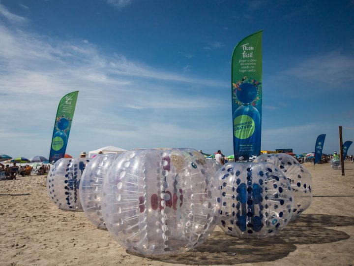 Campanha que incentiva o descarte consciente do óleo de cozinha já distribuiu mais de 87 mil Oliplanet Sanepar no Litoral Paranaense